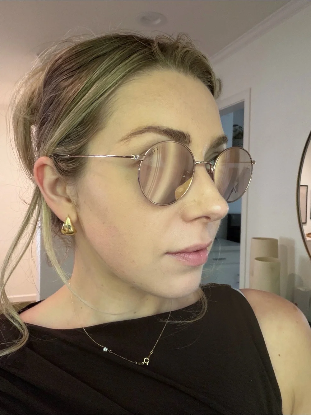 DIFF Eyewear Round Pink Polarized Sunglasses